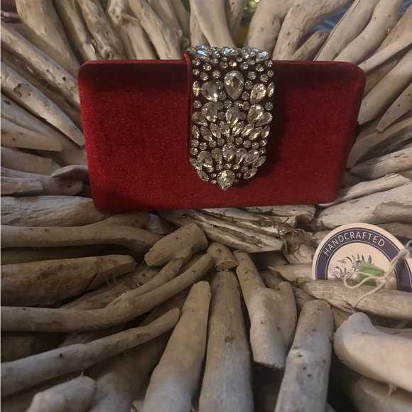 House of Harlow Elegant Red Clutch with Crystal Embellishments - Picture 3 of 5